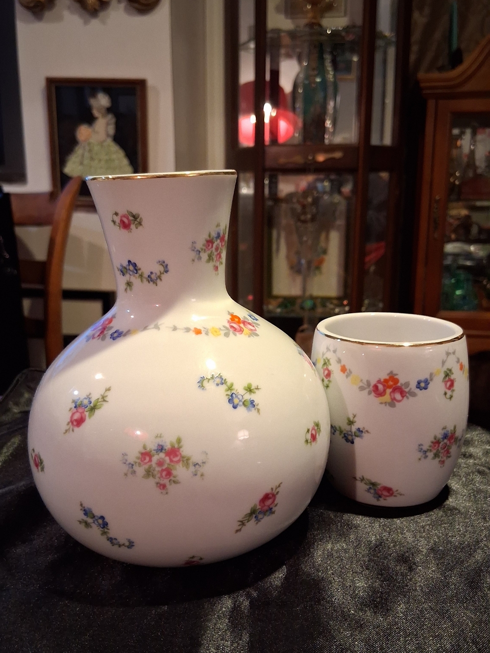 Elegant White Floral Ceramic Vase with Gold Trim